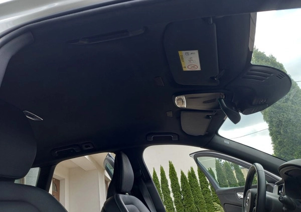 Volvo XC 60 cena 139900 przebieg: 98000, rok produkcji 2019 z Warszawa małe 781